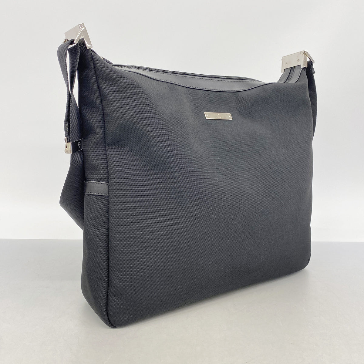 【6id5207】グッチ ショルダーバッグ 019 0418 ナイロン ブラック シルバー金具【中古】メンズ