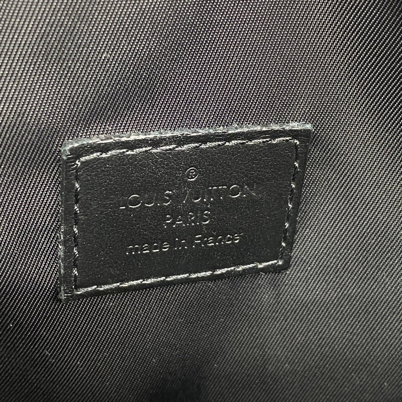【6id5302】ルイヴィトン ショルダーバッグ モノグラム カモフラージュ ソフトトランク M56428 ブラック カーキ【中古】メンズ