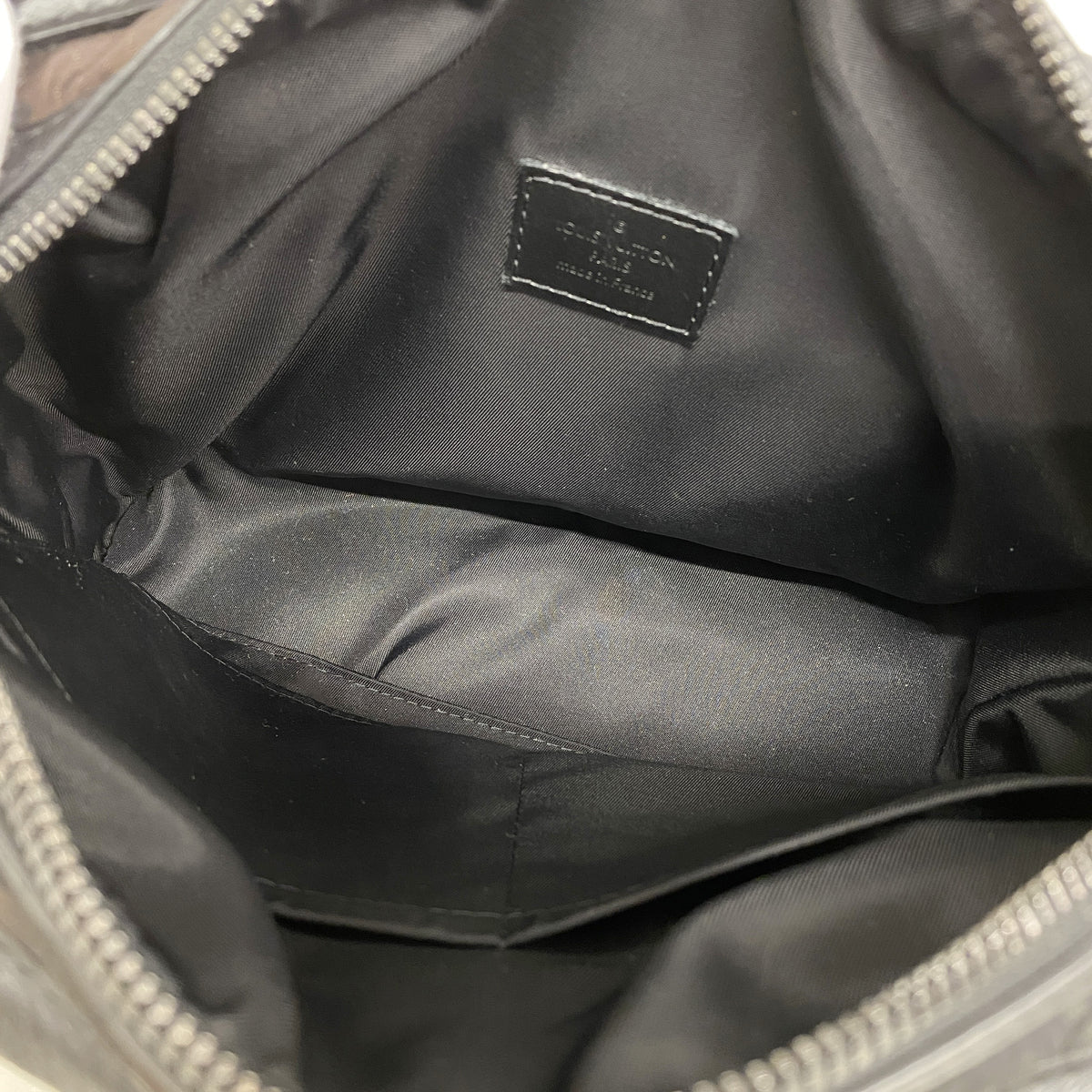 【6id5302】ルイヴィトン ショルダーバッグ モノグラム カモフラージュ ソフトトランク M56428 ブラック カーキ【中古】メンズ