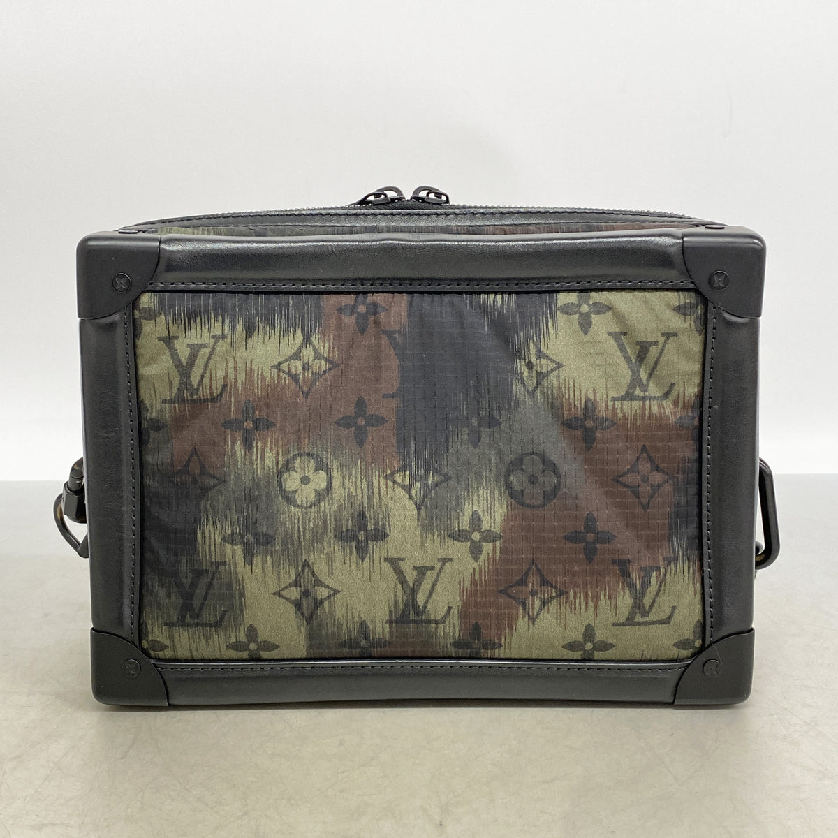 【6id5302】ルイヴィトン ショルダーバッグ モノグラム カモフラージュ ソフトトランク M56428 ブラック カーキ【中古】メンズ