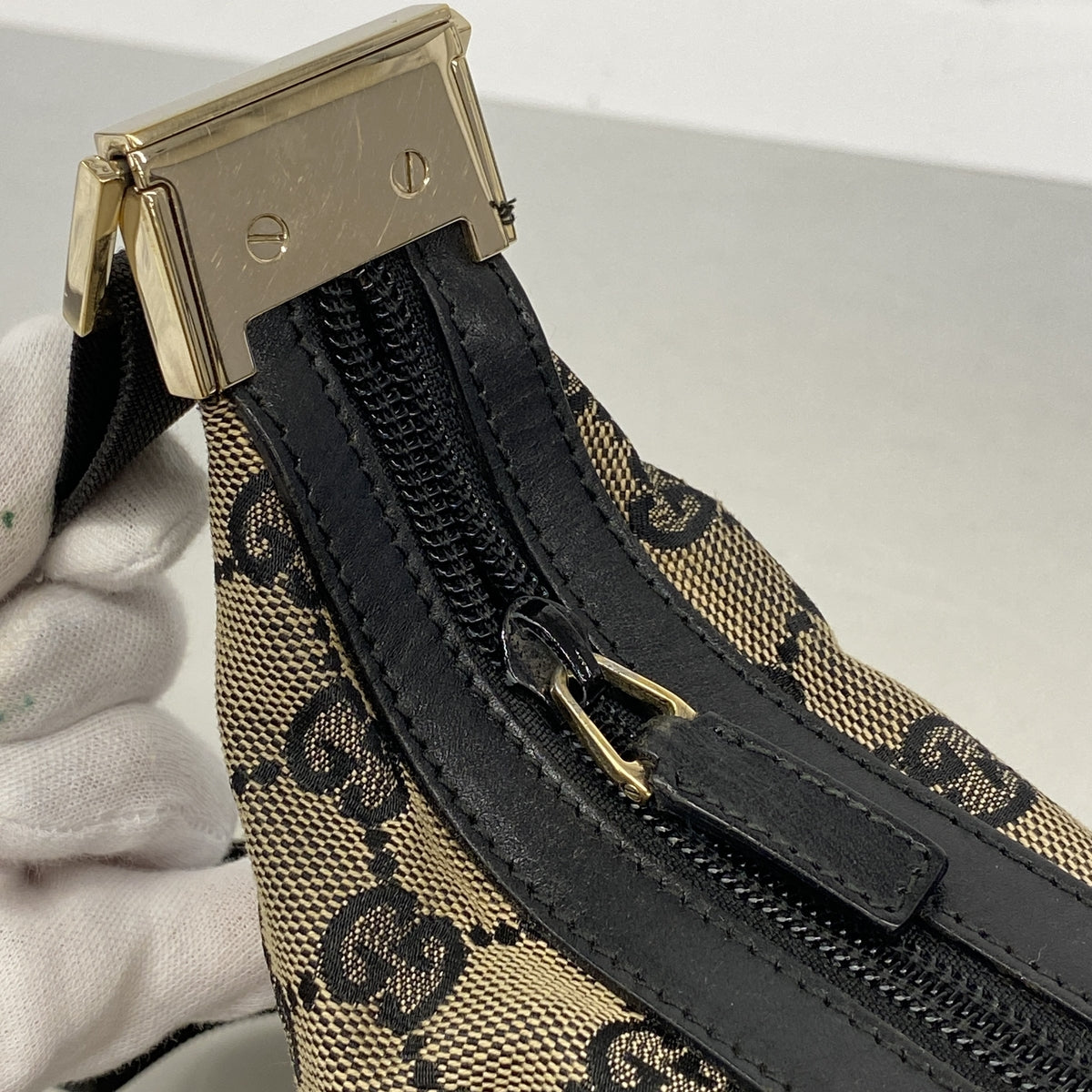 【6id5336】グッチ ショルダーバッグ GGキャンバス 019 0433 キャンバス ブラウン ブラック ゴールド金具【中古】レディース