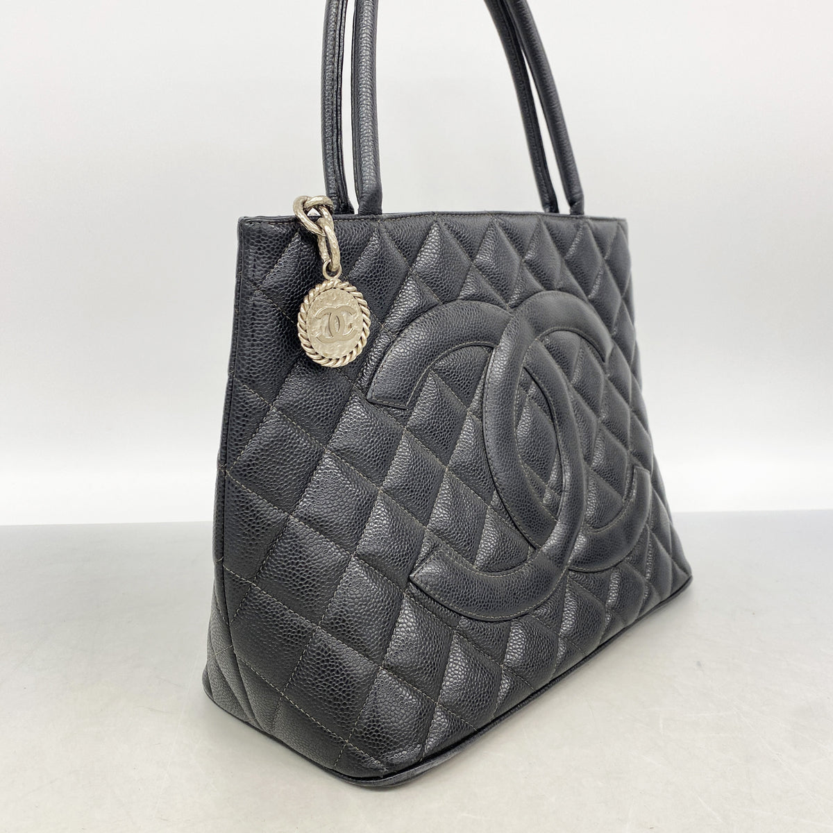 【6id5356】シャネル トートバッグ 復刻トート キャビアスキン ブラック シルバー金具【中古】レディース