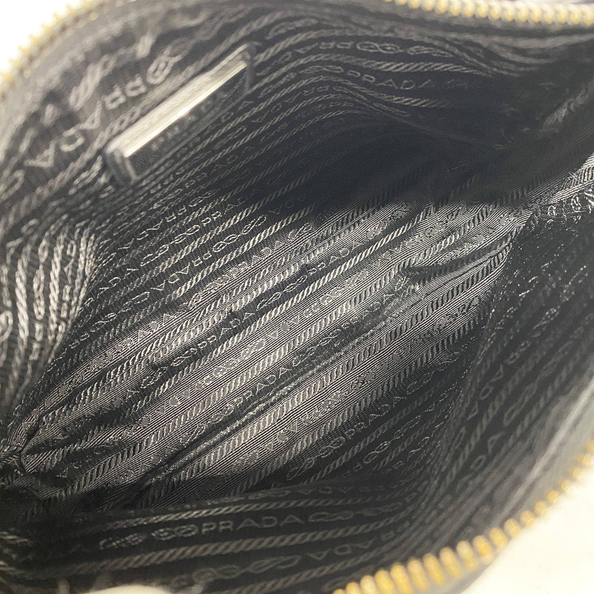 【6id5443】プラダ ショルダーバッグ テスート ナイロン ブラック シルバー金具【中古】レディース