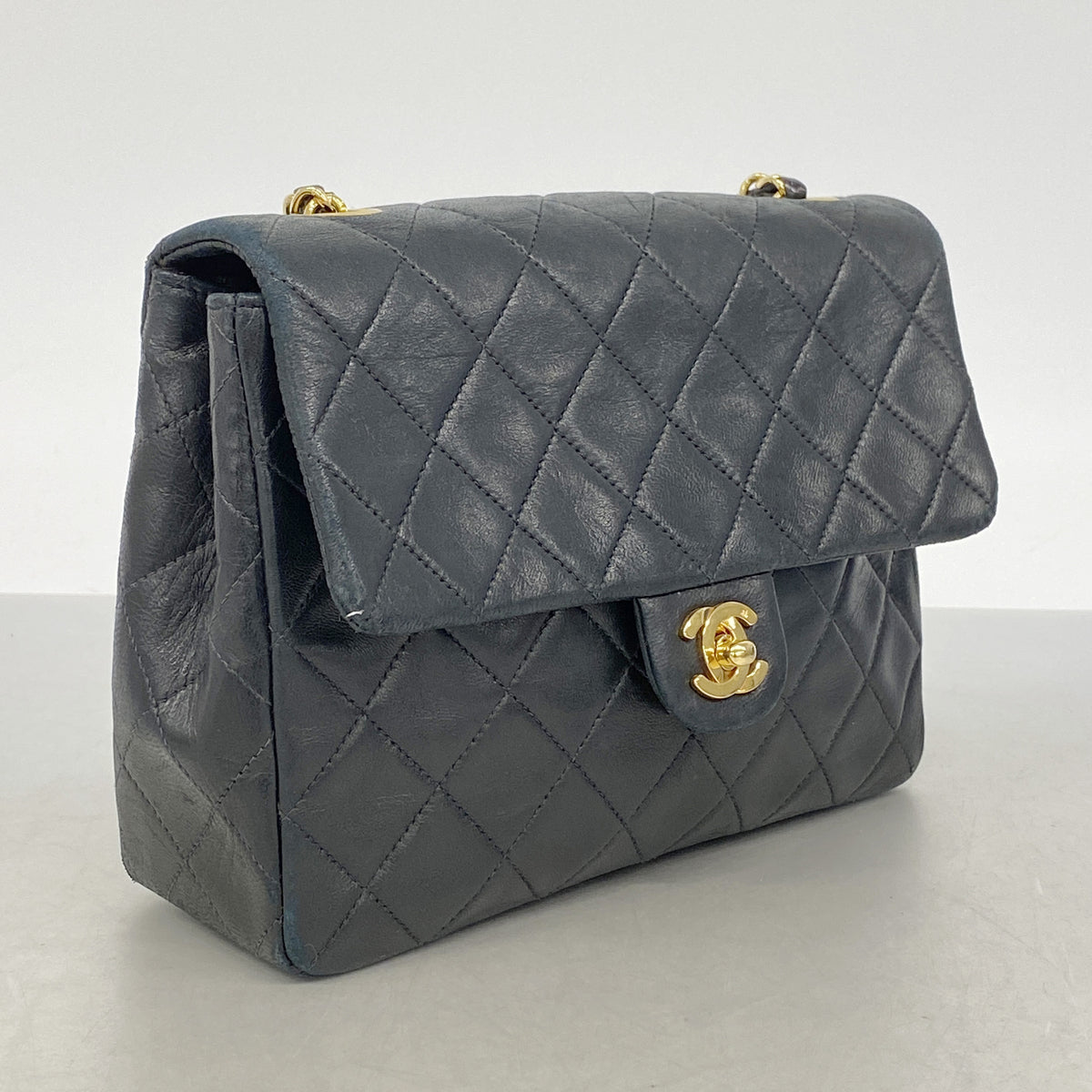 【6id5448】シャネル ショルダーバッグ マトラッセ チェーンショルダー ラムスキン ブラック ゴールド金具【中古】レディース