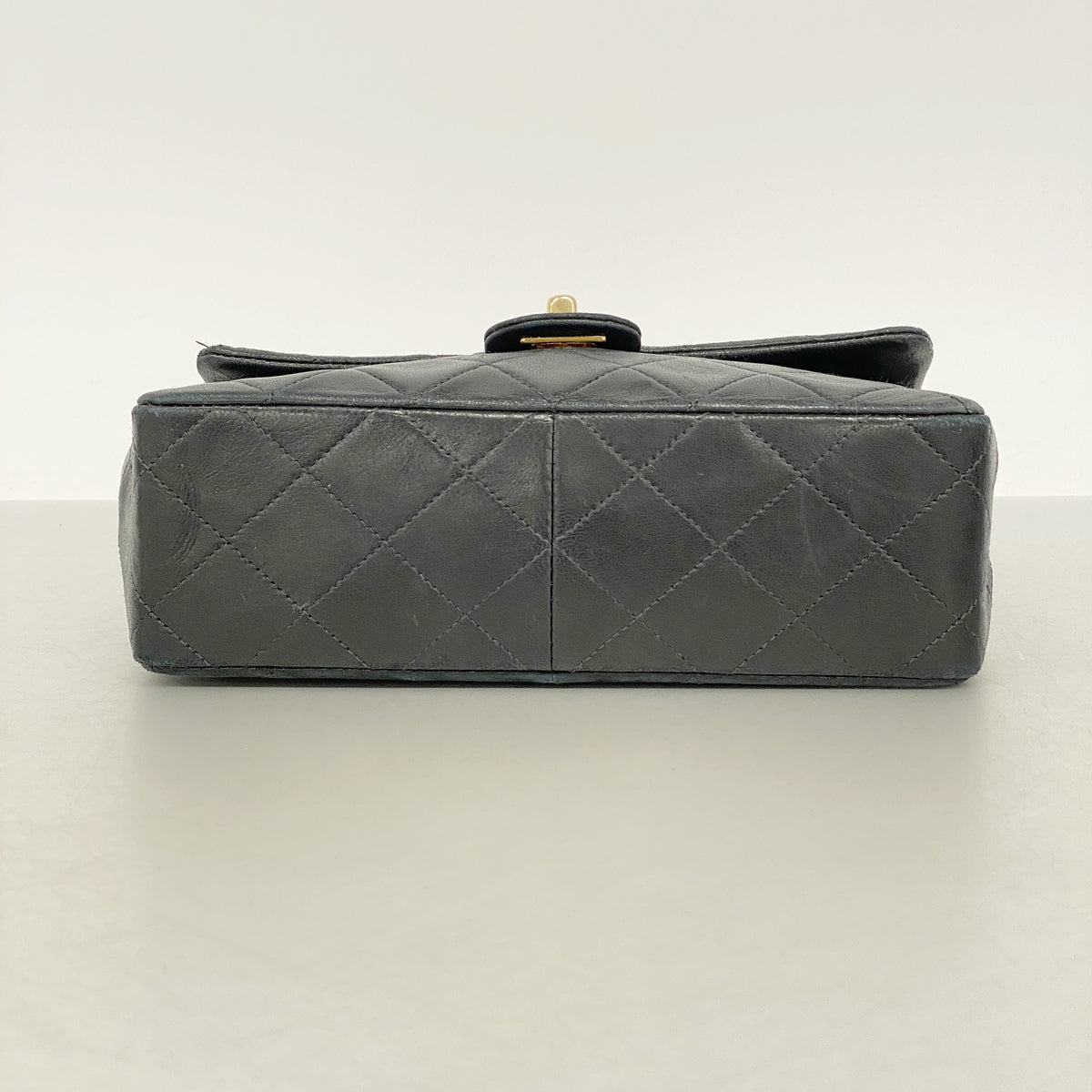 【6id5448】シャネル ショルダーバッグ マトラッセ チェーンショルダー ラムスキン ブラック ゴールド金具【中古】レディース