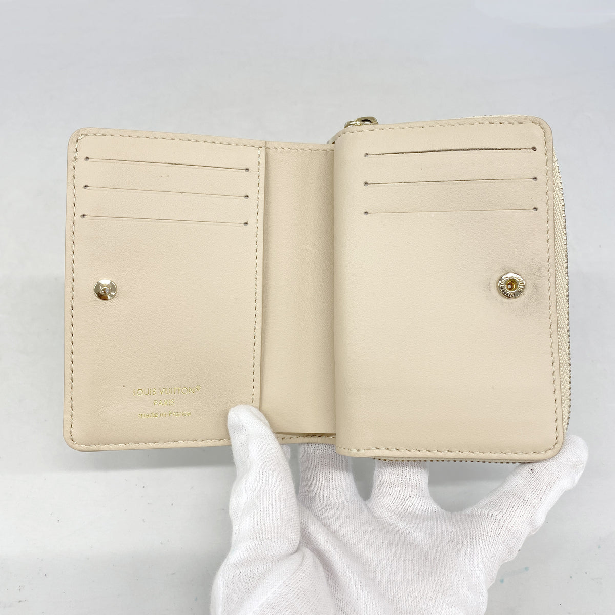 【6id5455】ルイヴィトン 財布 モノグラム・エンボス ポルトフォイユルー M25601 ドリームベージュ【中古】レディース