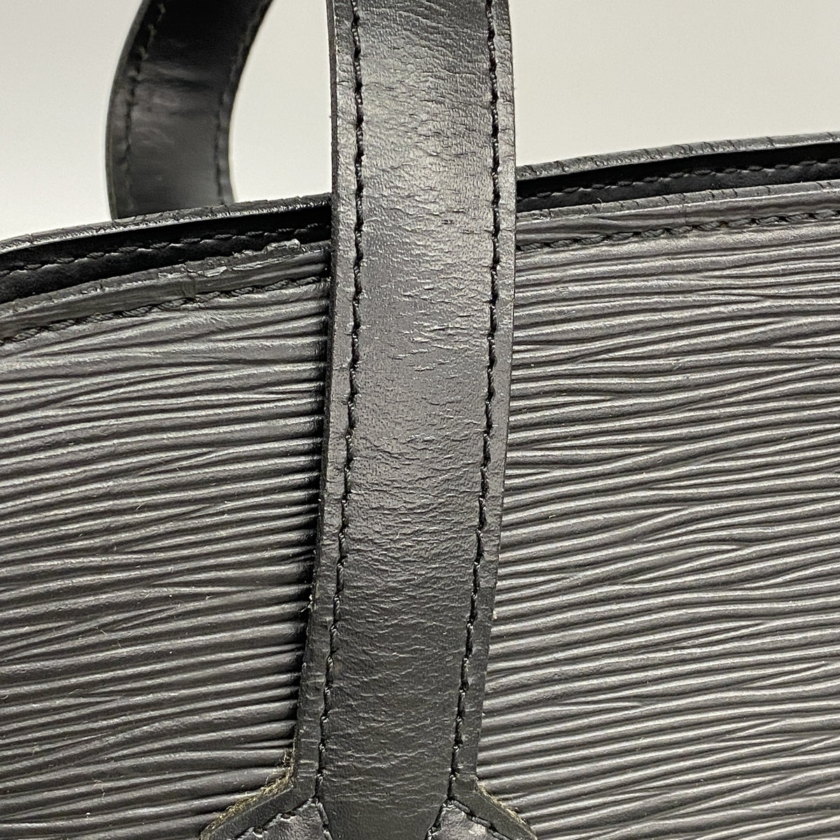 【6id5471】ルイヴィトン ショルダーバッグ エピ リュサック M52282 ノワール【中古】レディース