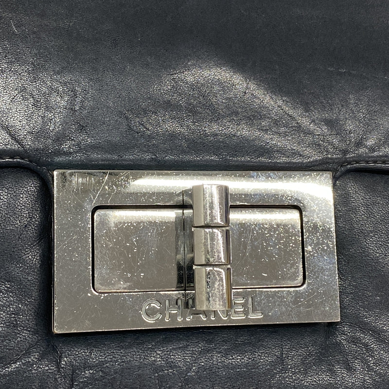 【6id5518】シャネル ショルダーバッグ 2.55 Wチェーン レザー ブラック シルバー金具【中古】レディース
