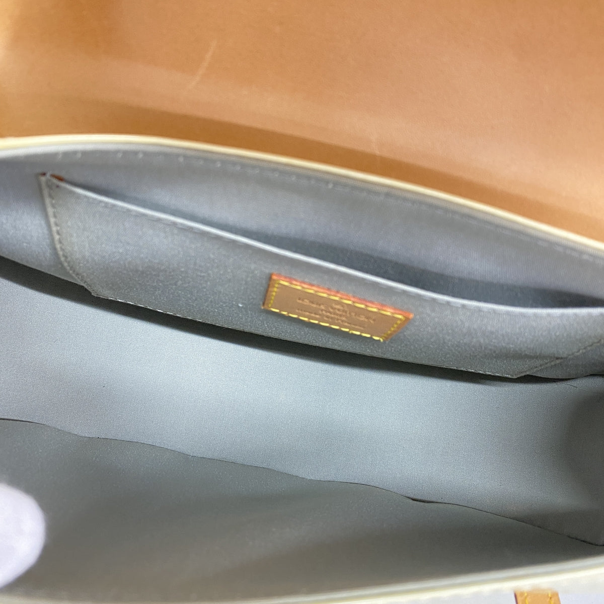 【6id5533】ルイヴィトン ショルダーバッグ ヴェルニ ビスケインベイPM M91187 ペルル【中古】レディース