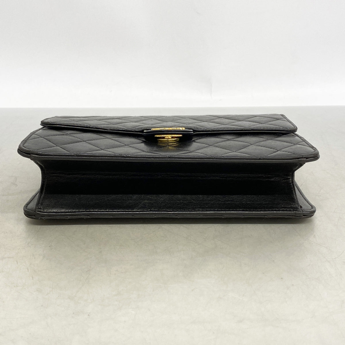 【6id5546】シャネル ショルダーバッグ マトラッセ チェーンショルダー ラムスキン ブラック ゴールド金具【中古】レディース