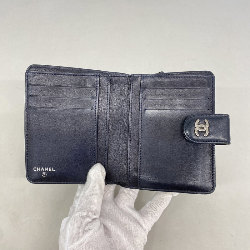 【6id5593】シャネル 財布 マトラッセ ラムスキン ネイビー シルバー金具【中古】レディース
