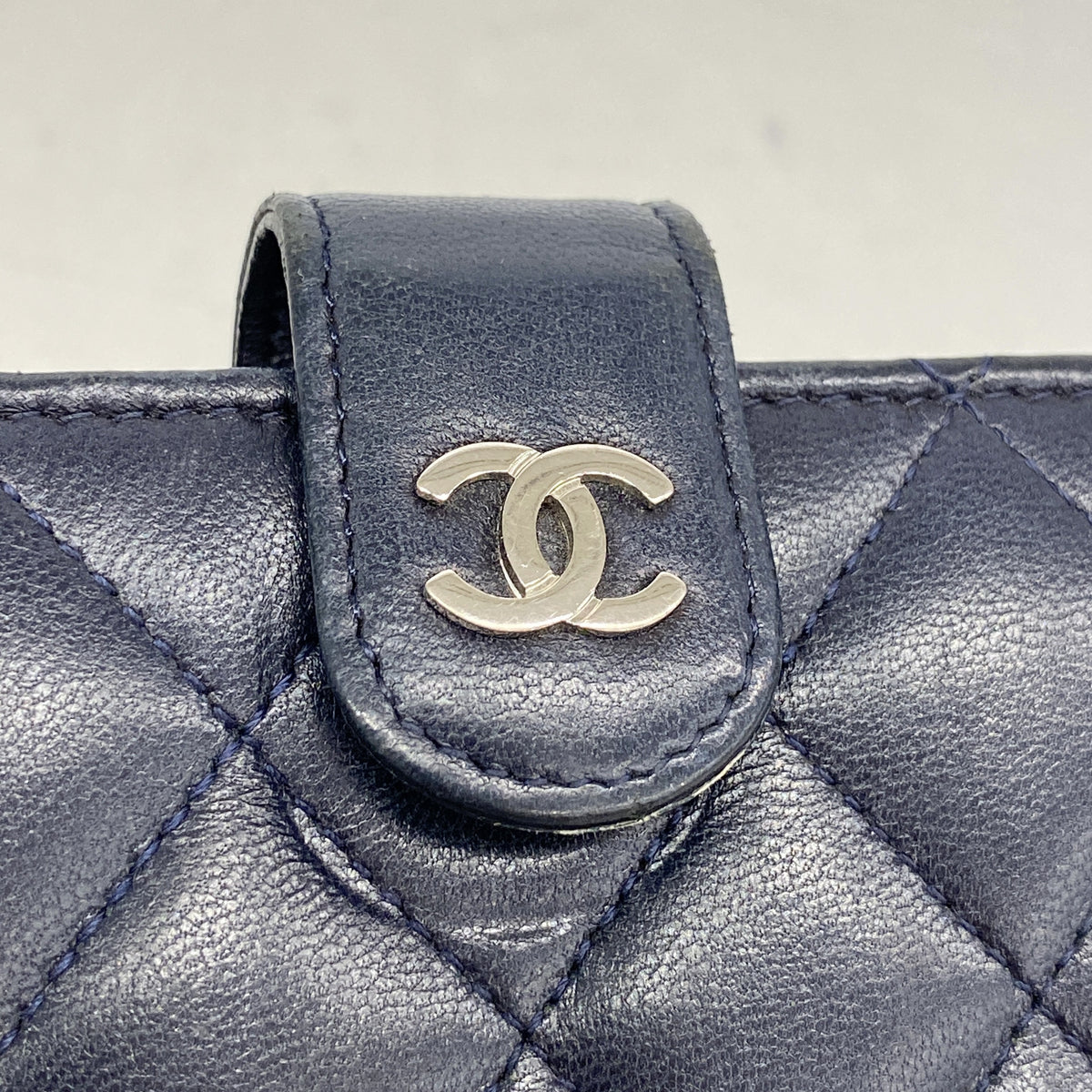 【6id5593】シャネル 財布 マトラッセ ラムスキン ネイビー シルバー金具【中古】レディース