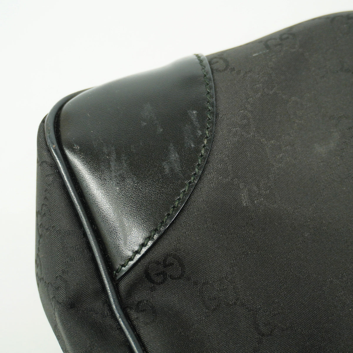【6id5702】グッチ ショルダーバッグ GGナイロン 257265 ナイロン ブラック シャンパンゴールド金具【中古】レディース
