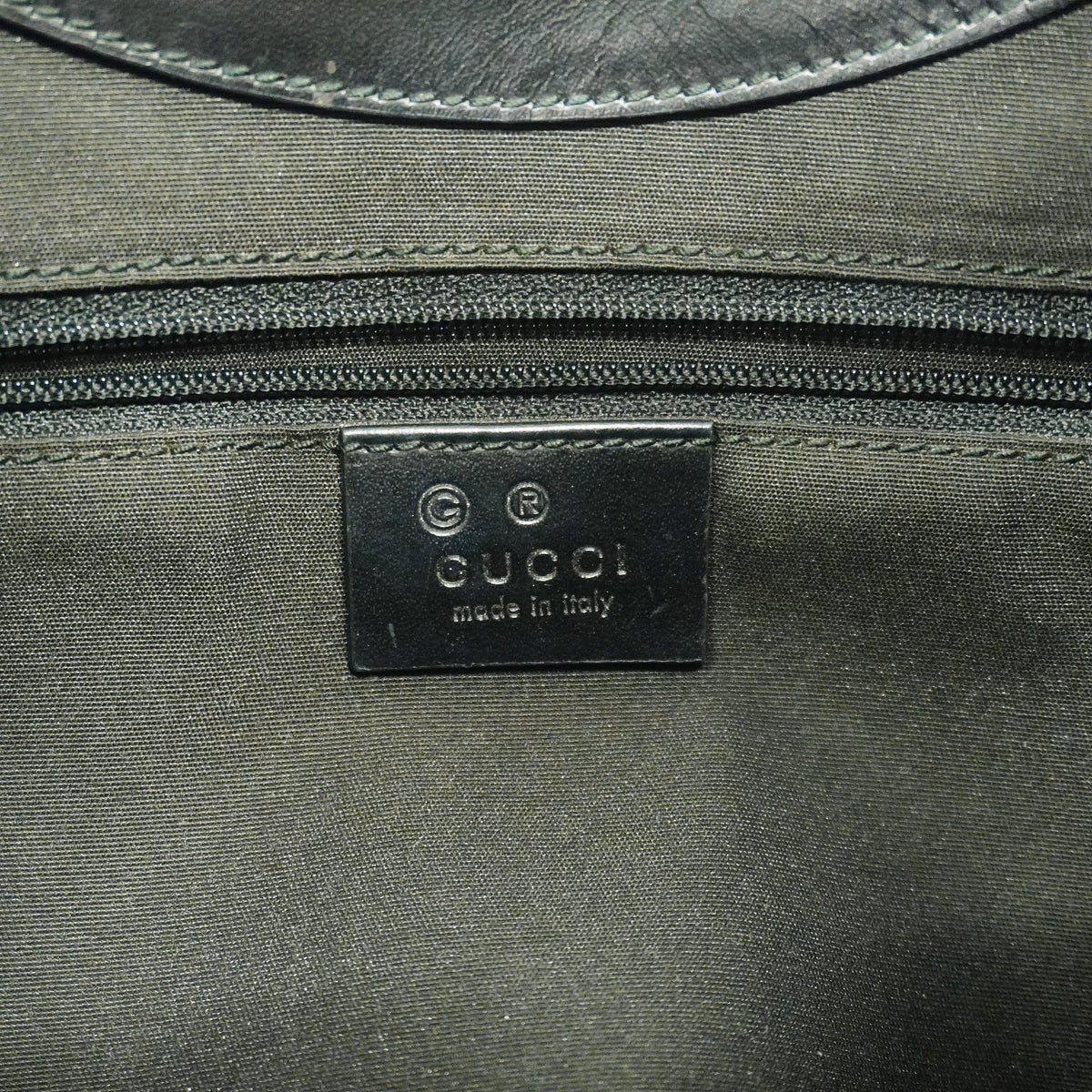 【6id5702】グッチ ショルダーバッグ GGナイロン 257265 ナイロン ブラック シャンパンゴールド金具【中古】レディース
