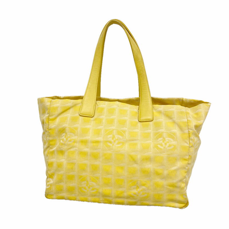 【6id5824】シャネル トートバッグ ニュートラベル ナイロン イエロー シルバー金具【中古】レディース