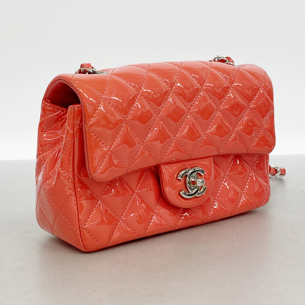 【6id5885】シャネル ショルダーバッグ マトラッセ チェーンショルダー パテントレザー レッド シルバー金具【中古】レディース