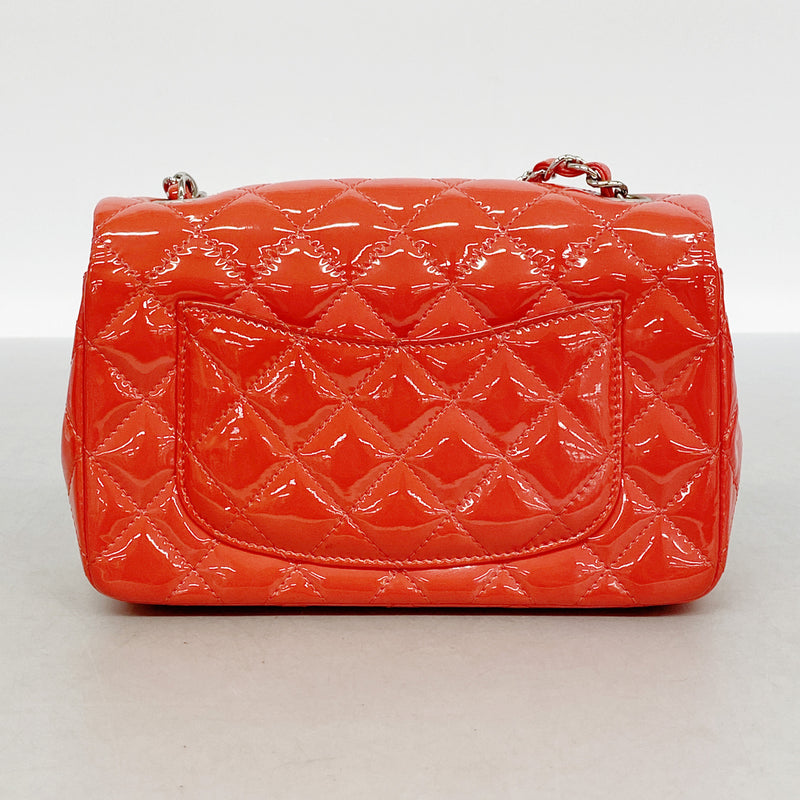 【6id5885】シャネル ショルダーバッグ マトラッセ チェーンショルダー パテントレザー レッド シルバー金具【中古】レディース