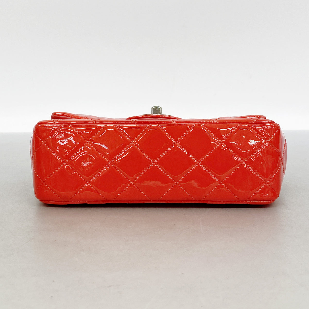 【6id5885】シャネル ショルダーバッグ マトラッセ チェーンショルダー パテントレザー レッド シルバー金具【中古】レディース