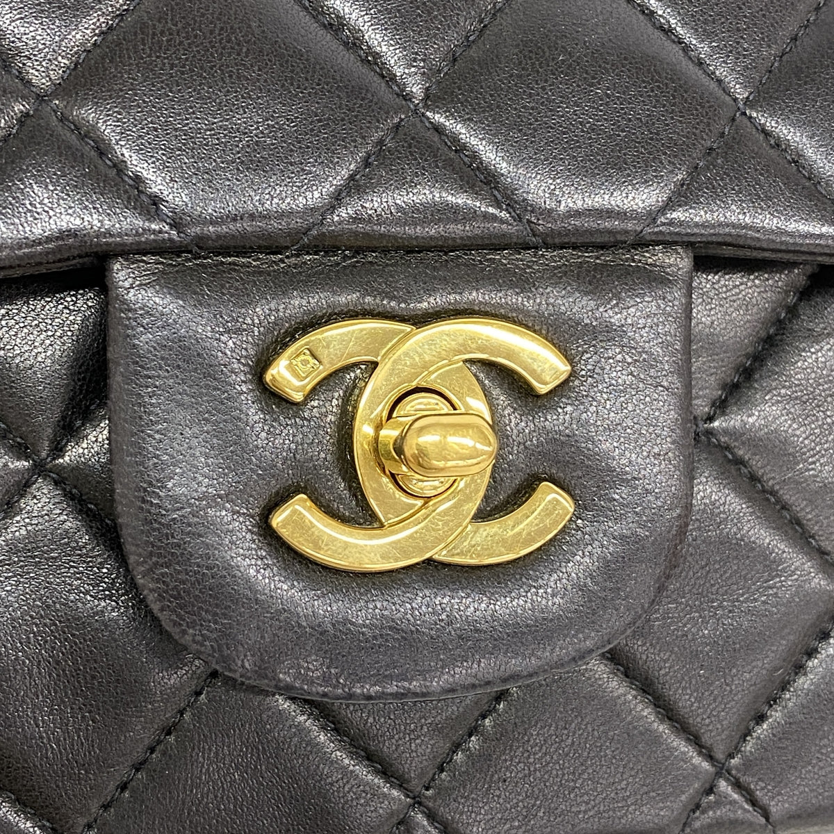 【6id6071-h】シャネル ショルダーバッグ マトラッセ Wフラップ Wチェーン ラムスキン ブラック ゴールド金具【中古】レディース