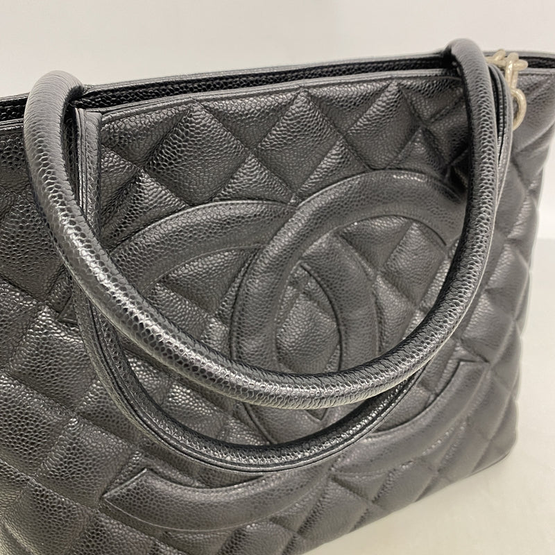 【6id6076-h】シャネル トートバッグ 復刻トート キャビアスキン ブラック シルバー金具【中古】レディース