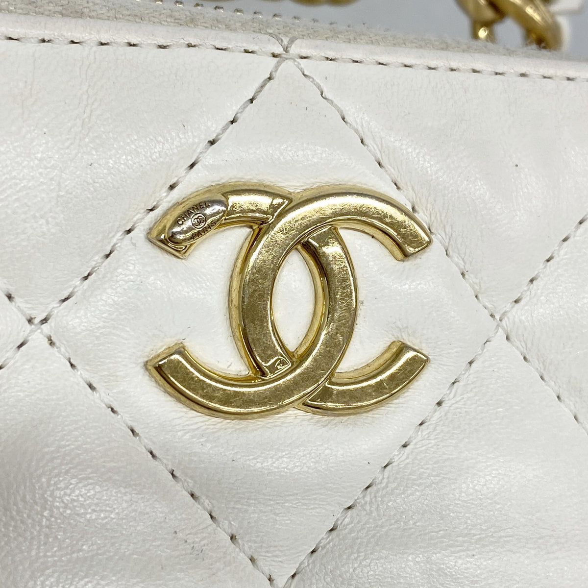 【6id6100】シャネル ショルダーバッグ マトラッセ チェーンショルダー ラムスキン ホワイト ゴールド金具【中古】レディース