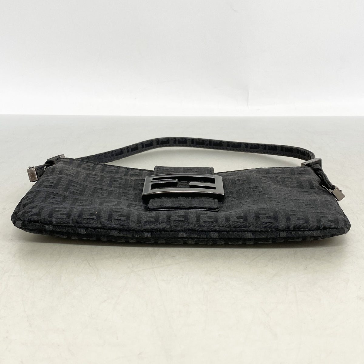 【6id6102】フェンディ ハンドバッグ ズッキーノ ナイロンキャンバス ブラック シルバー金具【中古】レディース