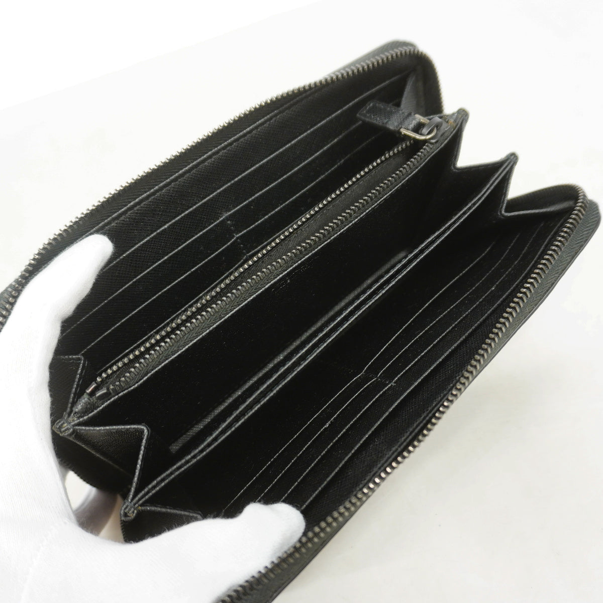 【6id6118】プラダ 長財布 サフィアーノメタル レザー ブラック シルバー金具【中古】メンズ