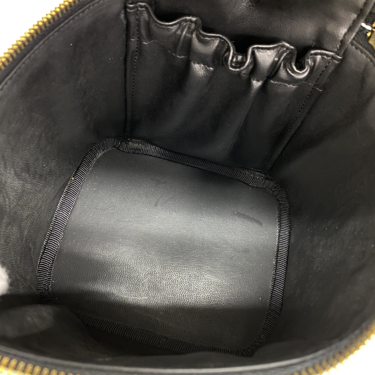 【6id6165】シャネル バニティバッグ パテントレザー ブラック ゴールド金具【中古】レディース