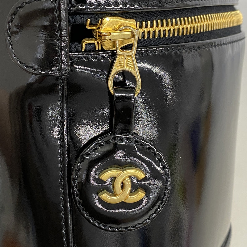 【6id6165】シャネル バニティバッグ パテントレザー ブラック ゴールド金具【中古】レディース