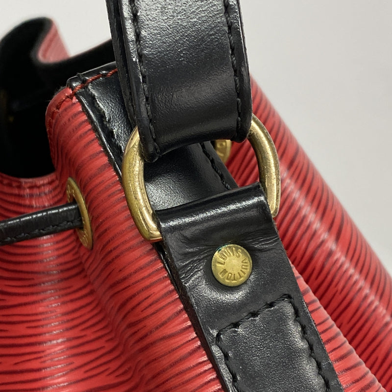 【6id6192】ルイヴィトン ショルダーバッグ エピ プチノエ M44172 カスティリアンレッド ノワール【中古】レディース