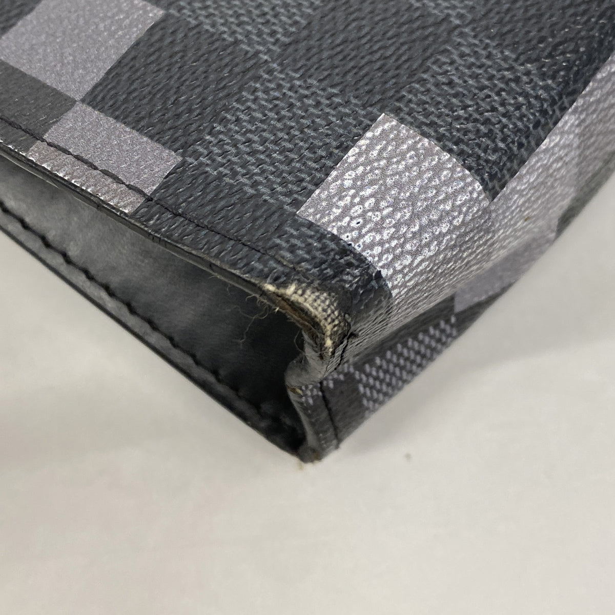 【6id6245】ルイヴィトン クラッチバッグ ダミエ・グラフィット ポシェットヴォワヤージュMM N60175 ブラック【中古】メンズ