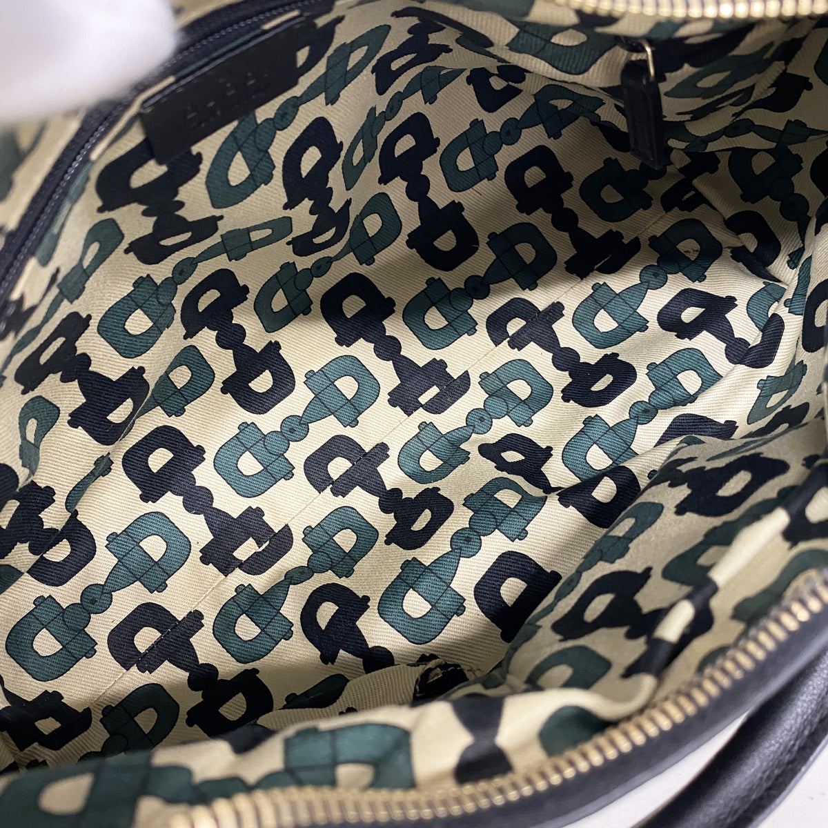 【6id6274】グッチ ショルダーバッグ グッチシマ 190525 レザー ブラック シャンパンゴールド金具【中古】レディース