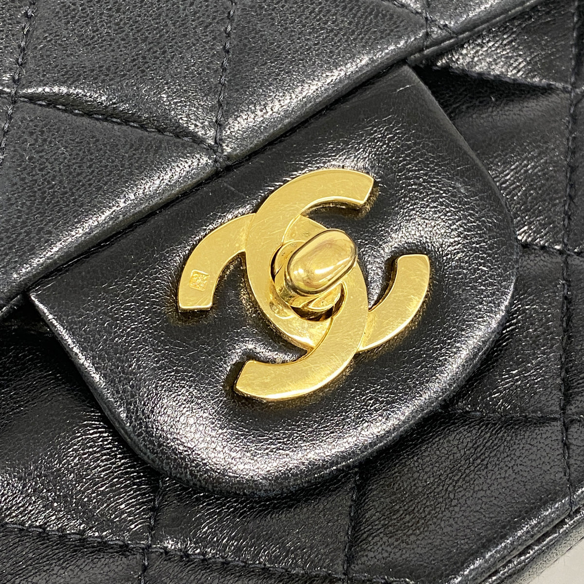 【6id6275】シャネル ショルダーバッグ マトラッセ Wフラップ Wチェーン ラムスキン ブラック ゴールド金具【中古】レディース