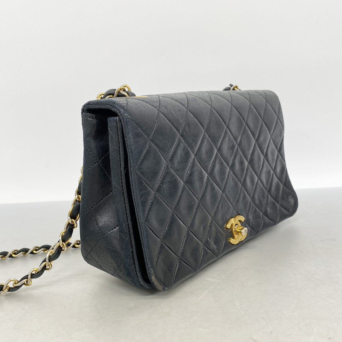 【6id6292】シャネル ショルダーバッグ マトラッセ チェーンショルダー ラムスキン ブラック ゴールド金具【中古】レディース
