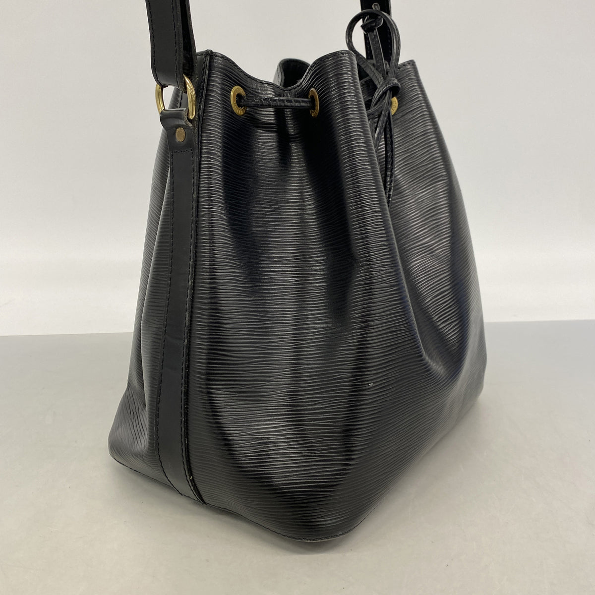【6id6303】ルイヴィトン ショルダーバッグ エピ プチノエ M44102 ノワール【中古】レディース
