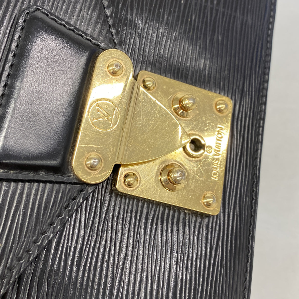 【6id6304】ルイヴィトン クラッチバッグ エピ ポシェットセリエドラゴンヌ M52612 ノワール【中古】メンズ