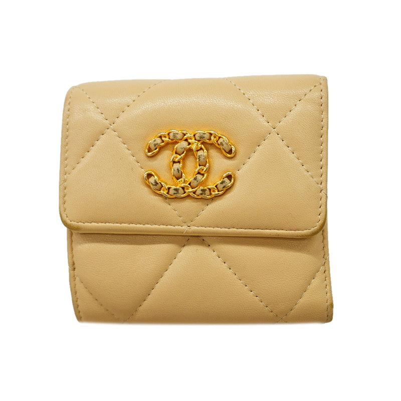 【6id6362】シャネル 三つ折り財布 シャネル19 ラムスキン ベージュ ゴールド金具【中古】レディース