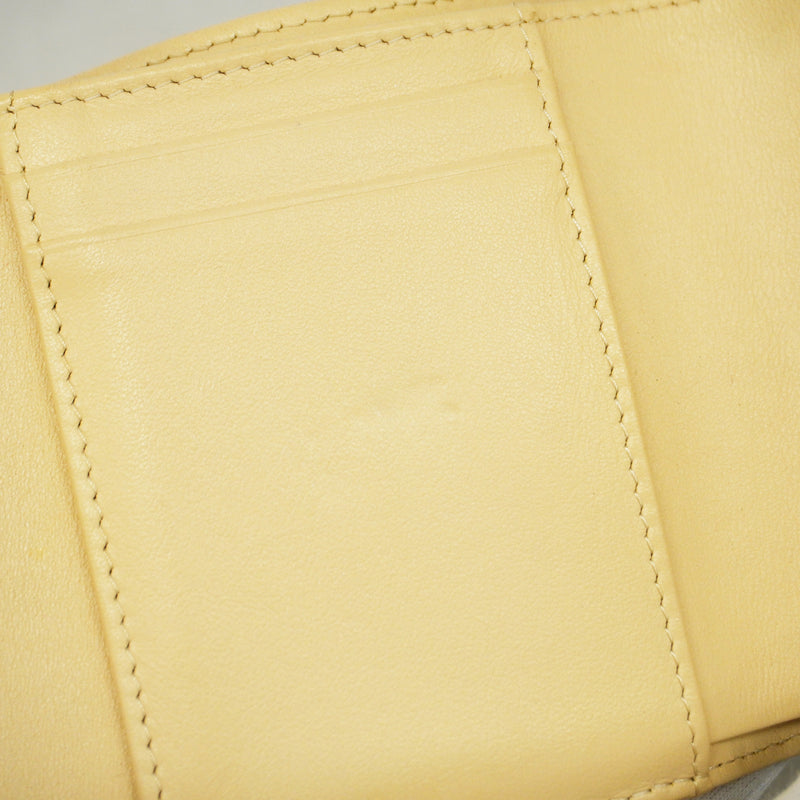 【6id6362】シャネル 三つ折り財布 シャネル19 ラムスキン ベージュ ゴールド金具【中古】レディース