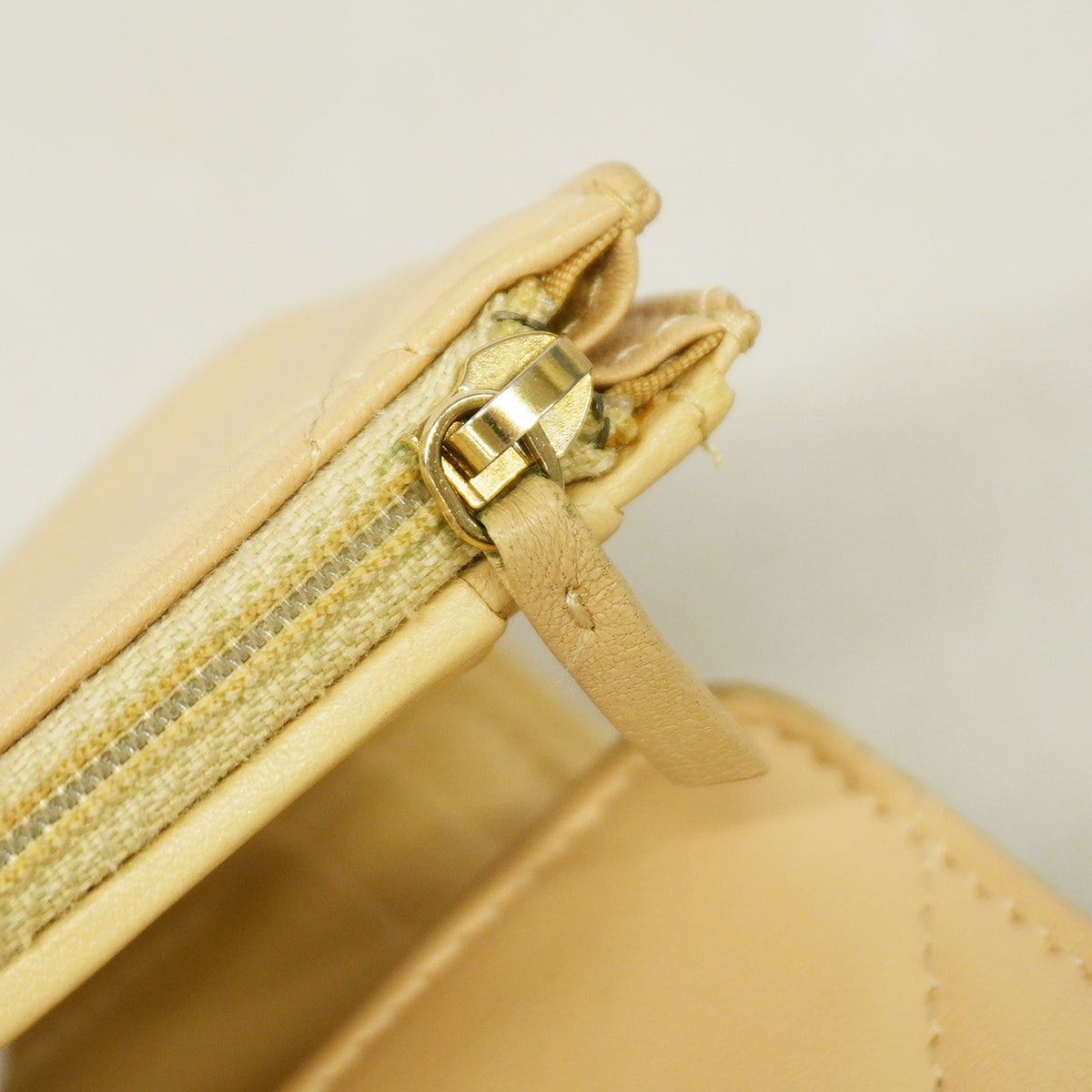 【6id6362】シャネル 三つ折り財布 シャネル19 ラムスキン ベージュ ゴールド金具【中古】レディース