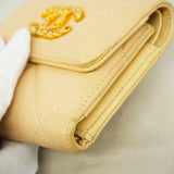 【6id6362】シャネル 三つ折り財布 シャネル19 ラムスキン ベージュ ゴールド金具【中古】レディース