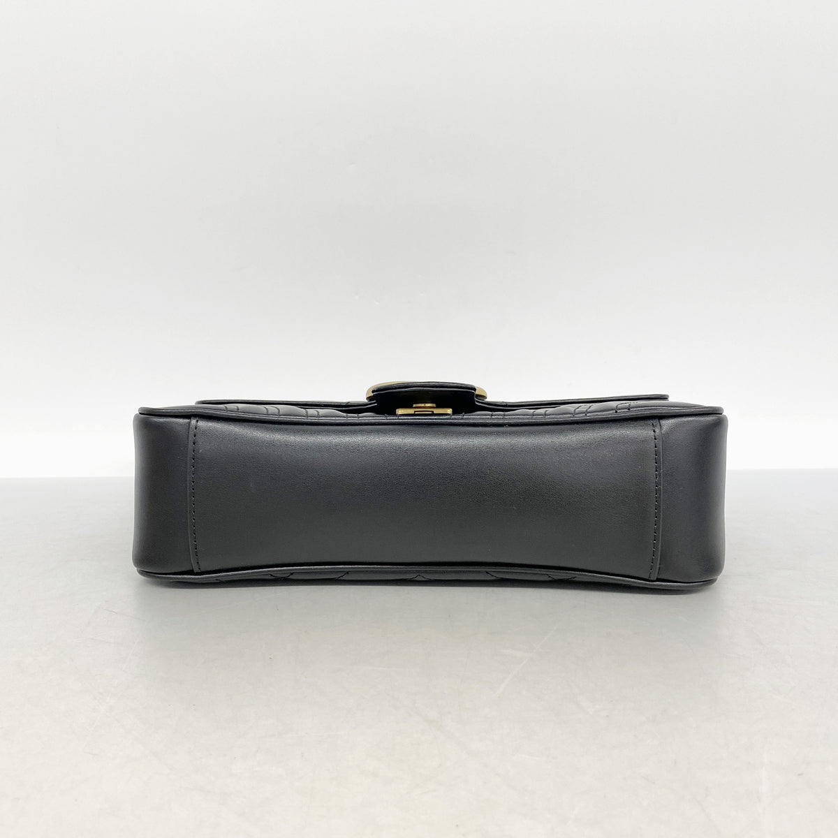 【6id6366】グッチ ショルダーバッグ GGマーモント 443497 レザー ブラック ゴールド金具【中古】レディース