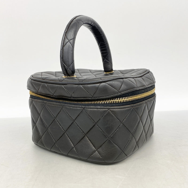 【6ie6581】シャネル バニティバッグ マトラッセ ラムスキン ブラック ゴールド金具【中古】レディース