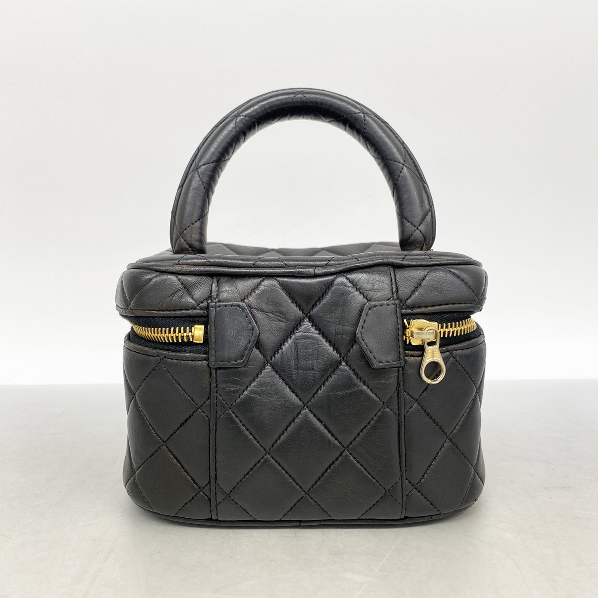 【6ie6581】シャネル バニティバッグ マトラッセ ラムスキン ブラック ゴールド金具【中古】レディース