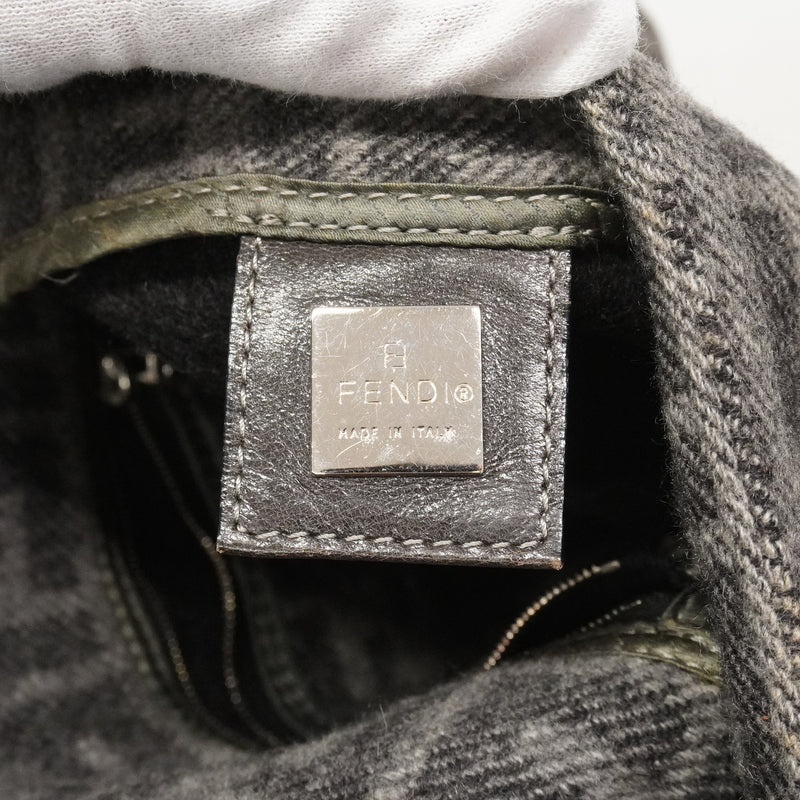 【6ie6657】フェンディ ショルダーバッグ ズッカ マンマバケット ニット グレー シルバー金具【中古】レディース