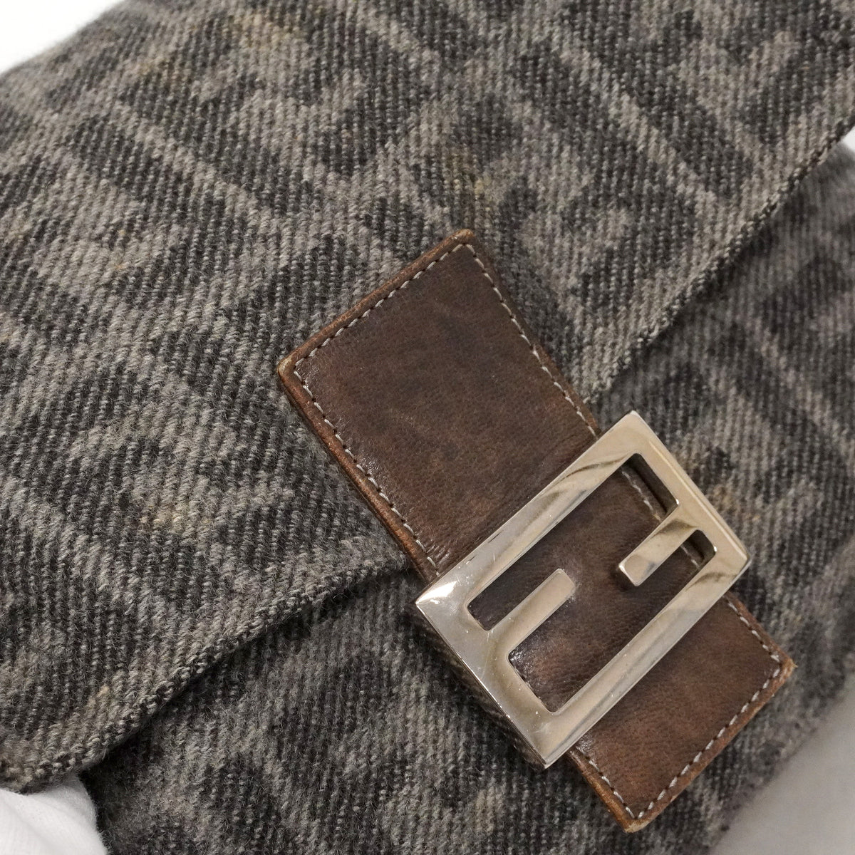【6ie6657】フェンディ ショルダーバッグ ズッカ マンマバケット ニット グレー シルバー金具【中古】レディース