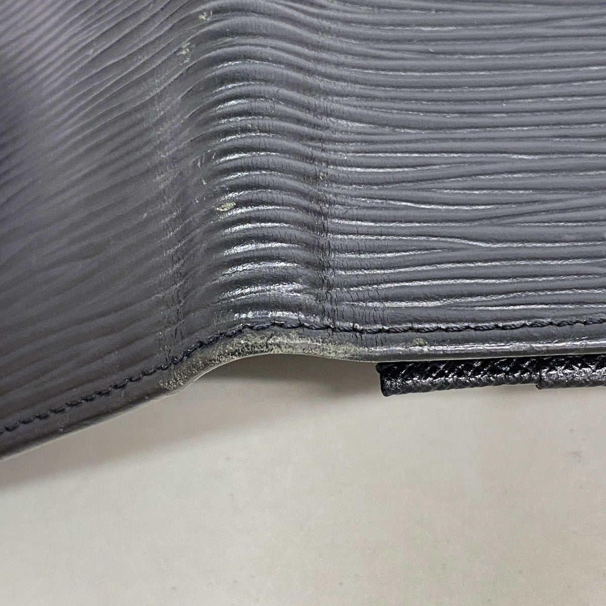 【6ie6695】ルイヴィトン 長札入れ エピ ポルトカルトクレディ円 M63212 ノワール【中古】メンズ