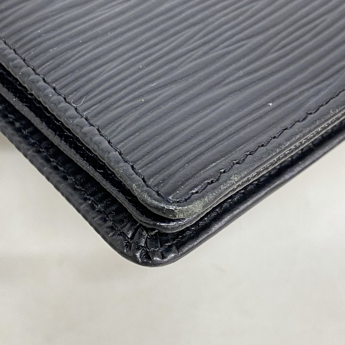 【6ie6695】ルイヴィトン 長札入れ エピ ポルトカルトクレディ円 M63212 ノワール【中古】メンズ