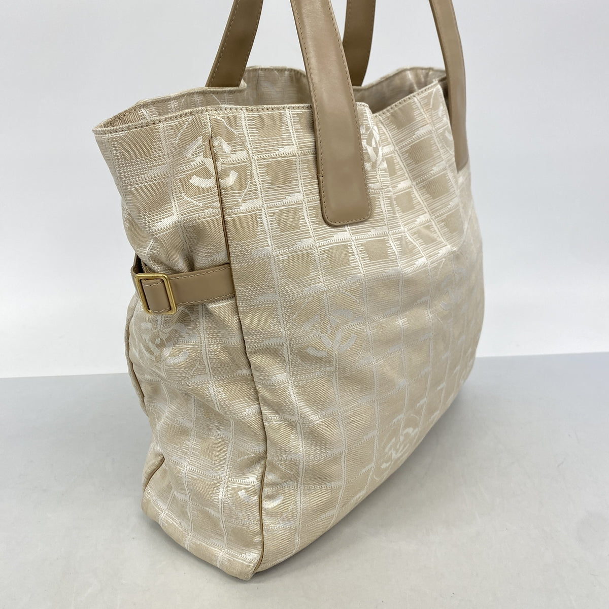【6ie6699】シャネル トートバッグ ニュートラベル ナイロン ベージュ シャンパンゴールド金具【中古】レディース