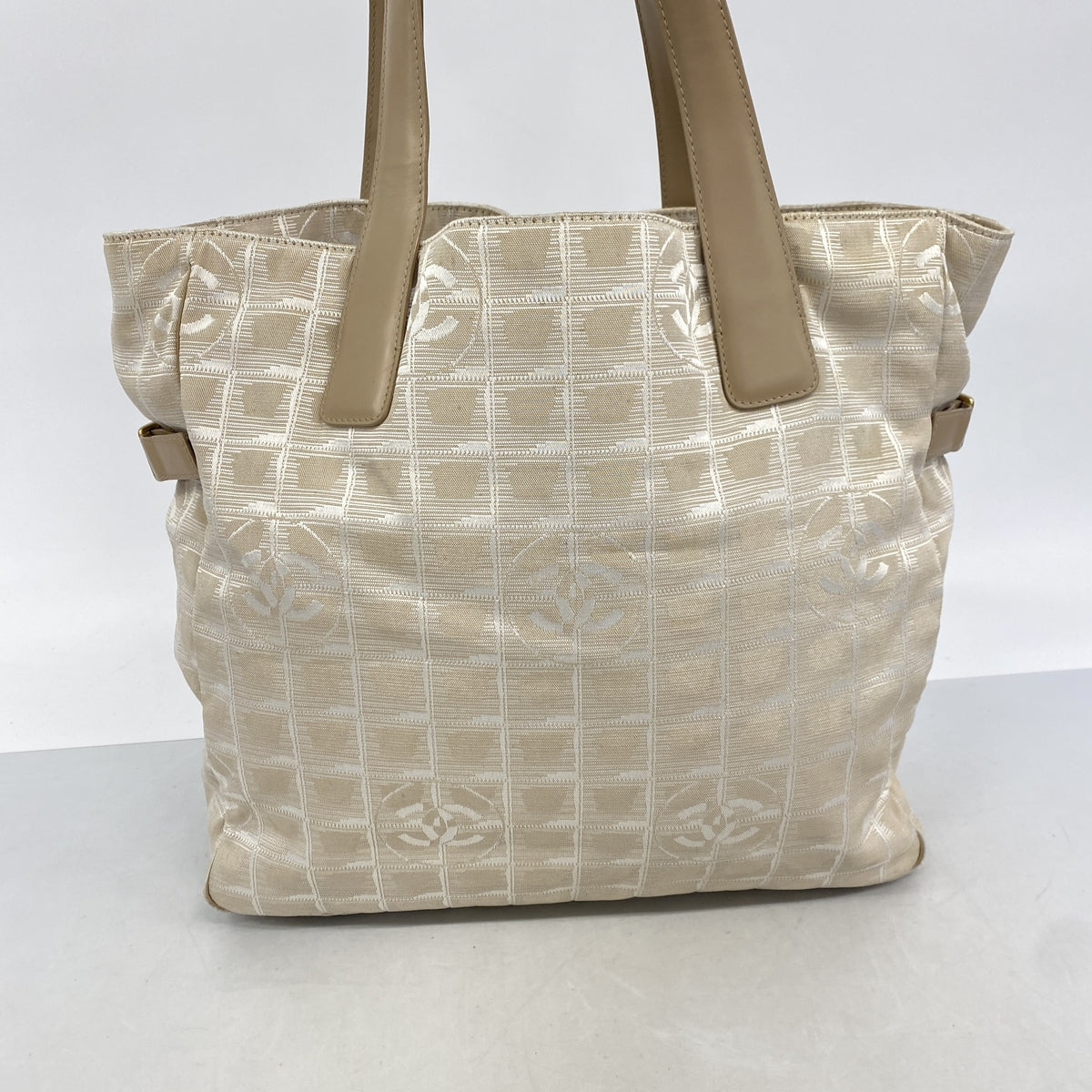 【6ie6699】シャネル トートバッグ ニュートラベル ナイロン ベージュ シャンパンゴールド金具【中古】レディース