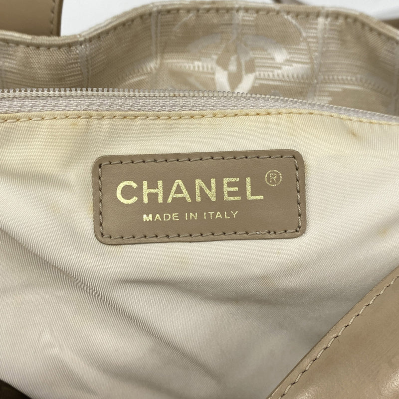 【6ie6699】シャネル トートバッグ ニュートラベル ナイロン ベージュ シャンパンゴールド金具【中古】レディース